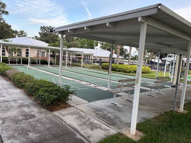303 Winter Garden Court a Lake Alfred, FL Mobile or Manufactured Home for Sale